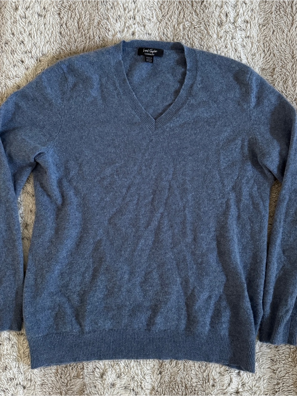 Lord & Taylor women’s cashmere V-Neck Sweater - Heather Blue